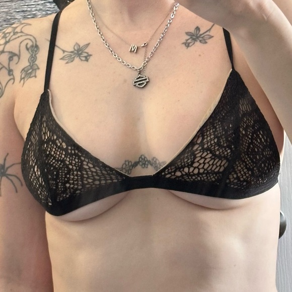 BRANDY MELVILLE women's black/cream lace cross-back bralette, size medium. - Picture 4 of 4